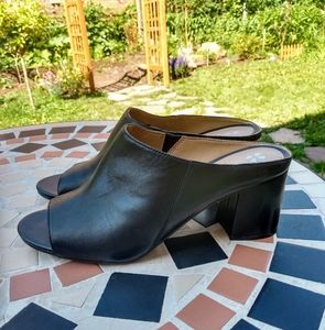 Naturalizer Slide On Mules + Size 7 Narrow